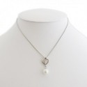 Collier avec pendentif à strass et fausse perle