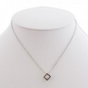 Collier argenté à pendentif cube avec faux diamant blanc