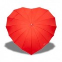 Parapluie en forme de cœur rouge