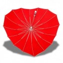 Parapluie en forme de cœur rouge