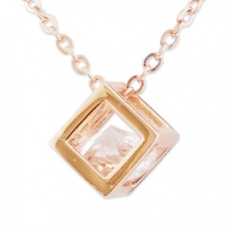 Collier doré à pendentif en forme de cube avec faux diamant
