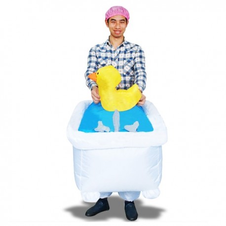 Costume gonflable homme dans sa baignoire