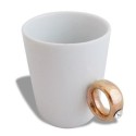 Tasse avec anse en forme de bague