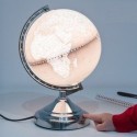 Lampe avec socle tactile en forme de globe terrestre 