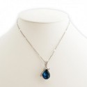 Collier avec pendentif goutte bleue et strass